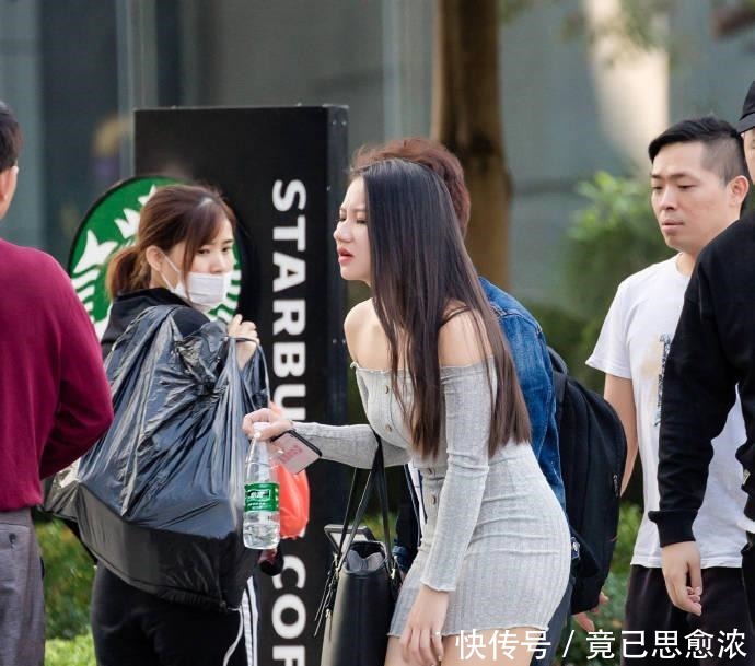 街拍身材100分,皮肤100分,背影100分!