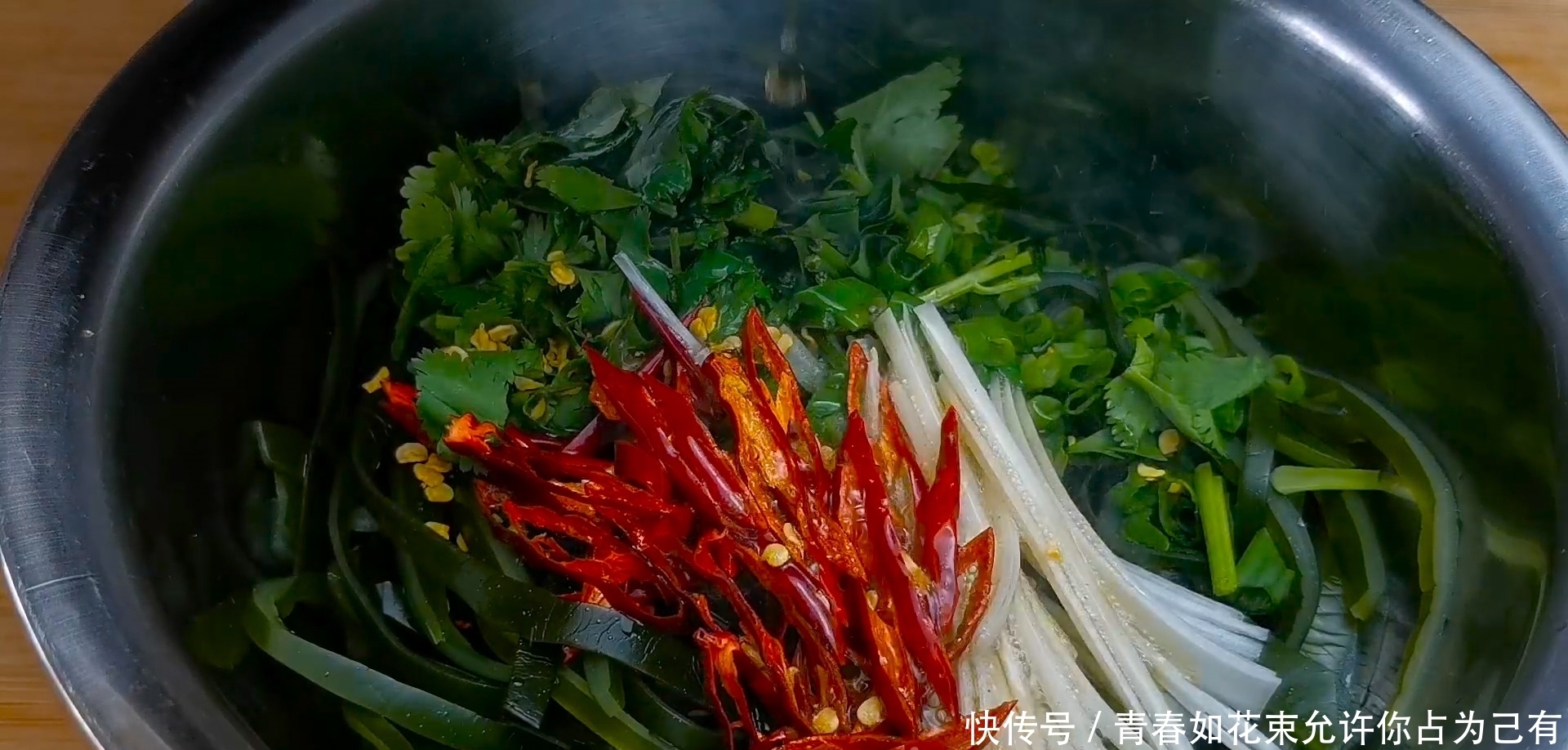 难怪饭店的凉拌海带丝那么好吃，原来有诀窍，简单好学又解馋