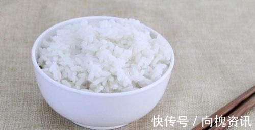 血糖|得了糖尿病,该怎么吃饭男子血糖从107降到51,方法值得学习