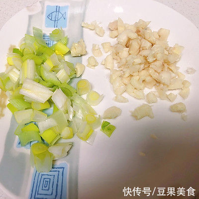 炒木耳|这道娃娃菜炒木耳，看一遍就会