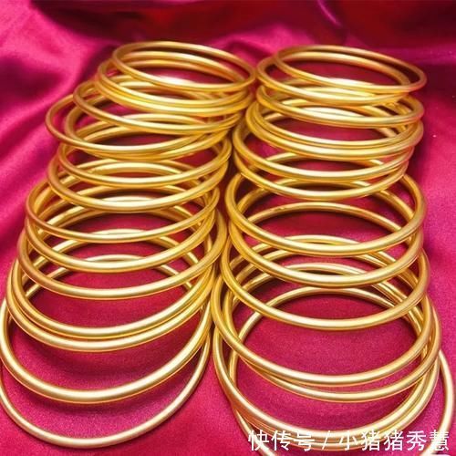 珠宝|女人都喜欢的珠宝首饰，黄金手镯，多少钱一个？