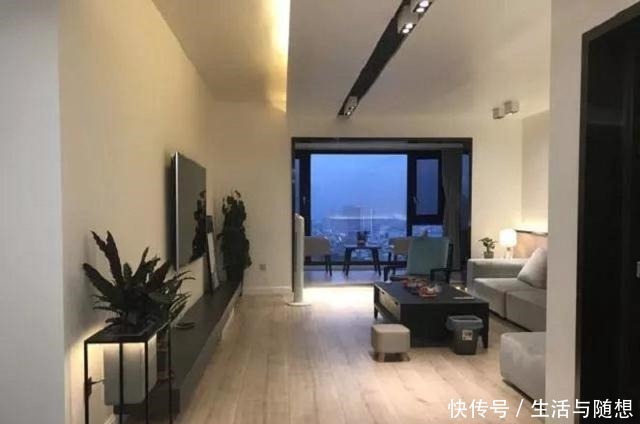 客厅|156平新房装修花了25万，还是头一回见阳台这样装，太漂亮了！