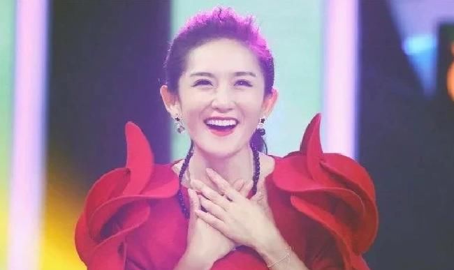 谢娜主持央视节目只一期就被换掉，央视官媒12字点评，很真实了