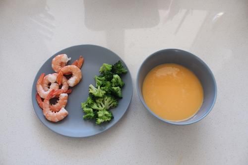 早餐|10分钟做好早餐，不用面粉，做虾肉鸡蛋蔬菜堡，营养美味又好吃