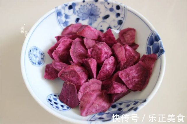 孩子|晚上蒸一锅,早餐热一下就上桌,又软又甜,大人省事孩子喜欢