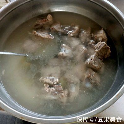 贫血排骨|家常美味莲藕排骨汤，锁住家人的胃