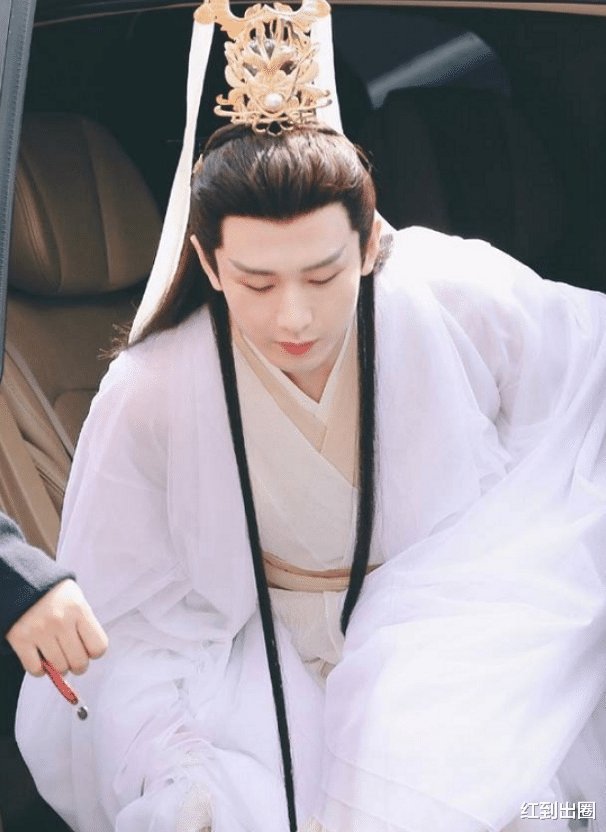 |3位女主相继辞演,杨紫方联合抵制,沦为笑话的成毅终于反击