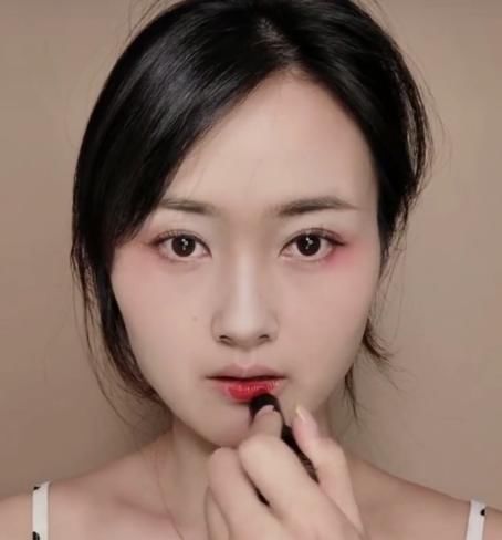 成品|阿姨粉仿妆“陈芊芊”,开始别博取关注了,看到成品这就是本人吧