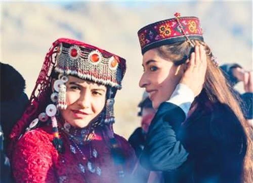 中国唯一白种人民族,守卫祖国边疆千年,为纯正血统选择近亲结婚