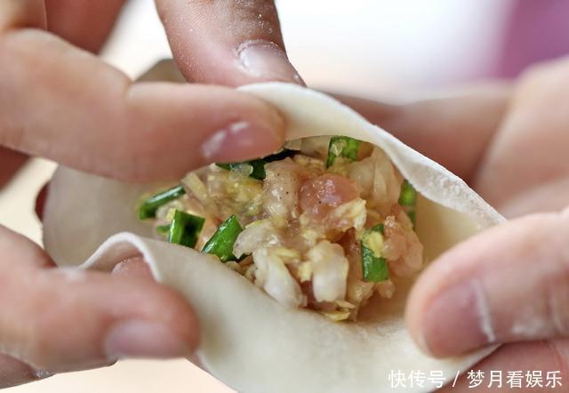 回家|拌饺子馅,很多人不懂先放盐还是油,跟我这样做回家过年人人夸