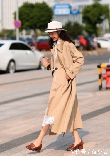 乐福鞋|秋季建议爱美女性多穿“风衣”,搭配连衣裙、半身裙,时髦又优雅