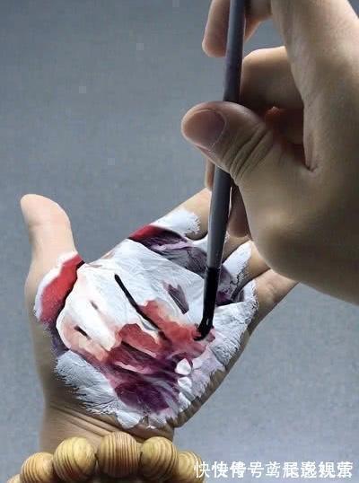 一幅画$小伙画赵丽颖,没想到打翻颜料,将错就错一个巴掌甩上去,真惊艳