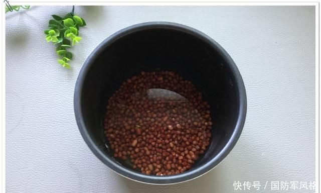 电饭煲红豆发糕,这样做不用揉面,不用擀面,好吃还简单