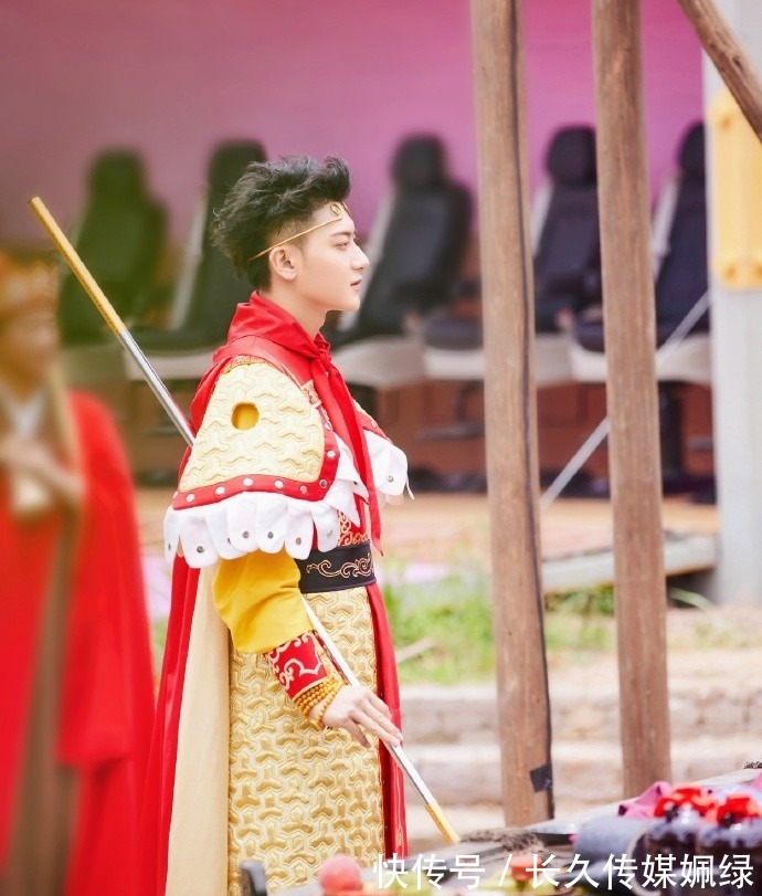 卧底|黄子韬在《萌探探探案》用力过猛？着急到嘴瓢，披着羊皮的狼？