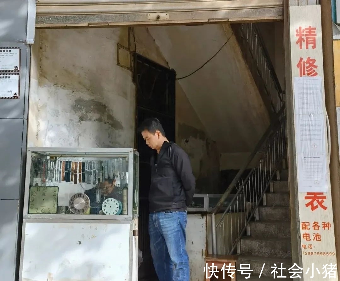 修表匠 墨江:修表匠 “嘀嗒”声中“修复”旧时光