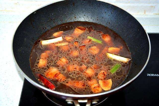 做红烧肉时,有种调料不能放,却总有人错放,难怪肉发柴不好吃