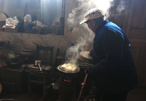 113岁农村老汉每天吃肉、喝酒、赶集,生活习惯让养生专家汗颜