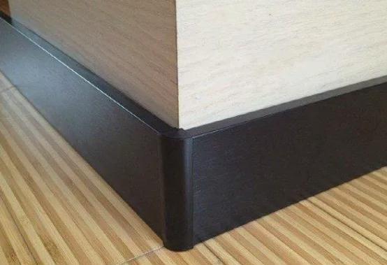 工序|安装踢脚线时,要做好这“三道工序”,不然住着住着就掉下来了