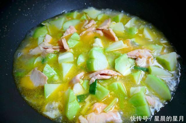 佛手瓜|自家种的佛手瓜,这样做那叫一个香,口感清脆又去火,好吃下饭!