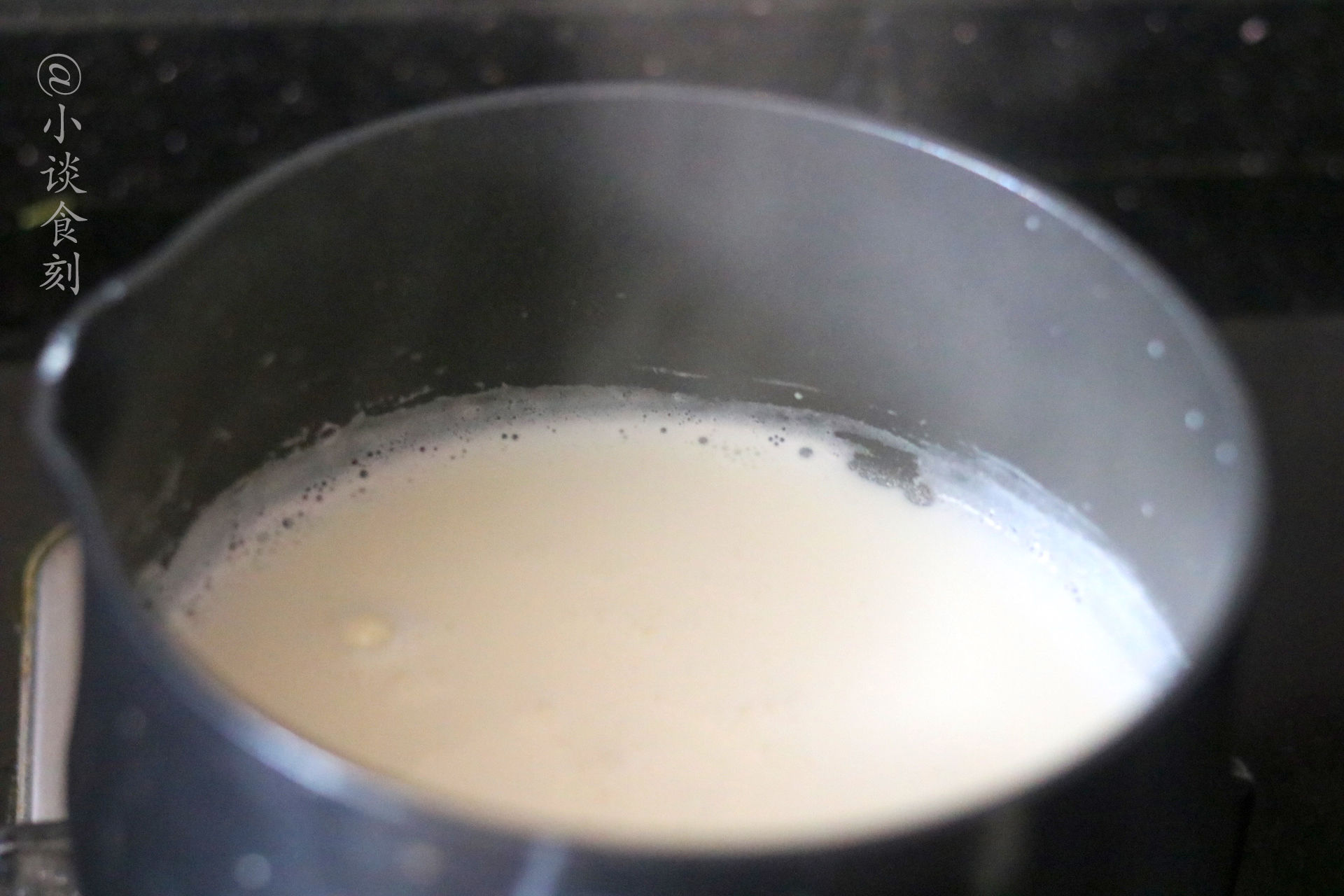 家里有牛奶的，教你做一道“宫廷小吃”，软嫩鲜甜，孩子特别爱吃