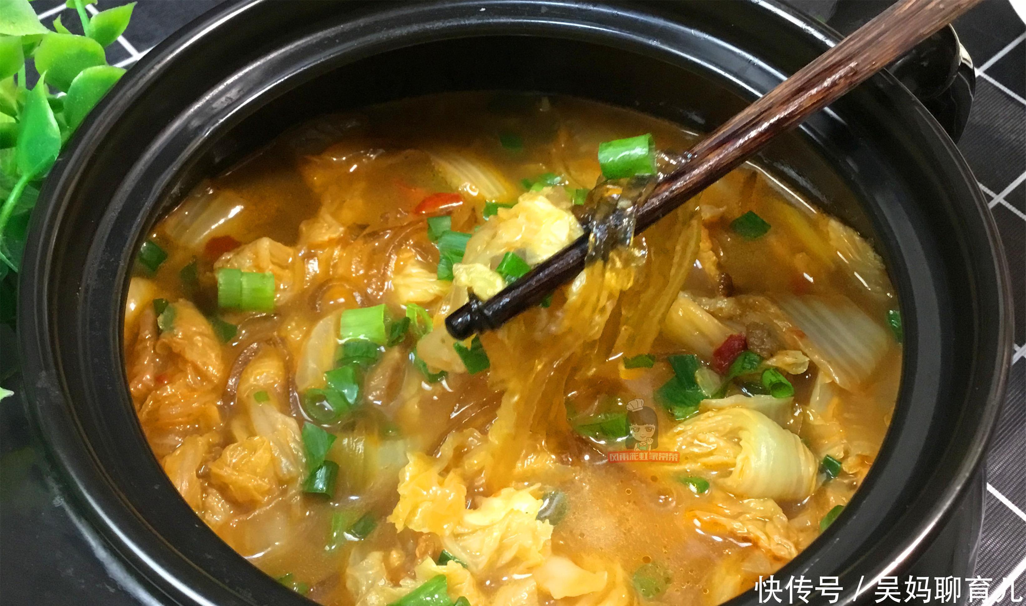 粉条|白菜加入几样东西,简单一炖,吃得连汤汁都不剩,真是营养的做法