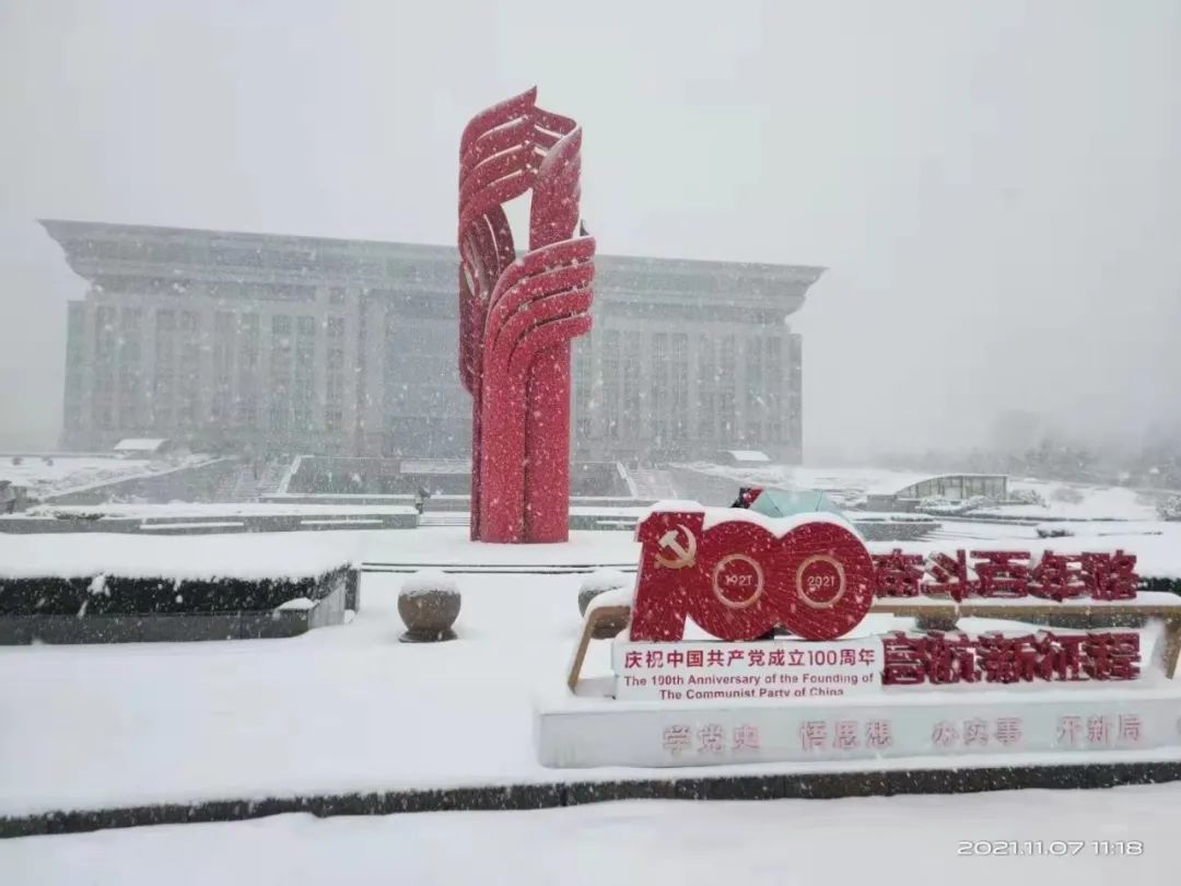 山东交通学院|千里一色！山东高校的“初雪”遇上“立冬”，浪漫绝绝子！