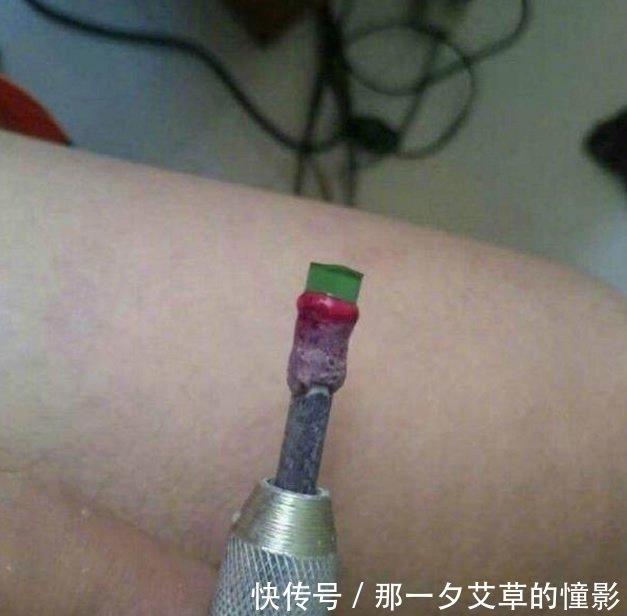 骄傲|小伙子用啤酒瓶做成钻石,接下来的一幕让他骄傲了