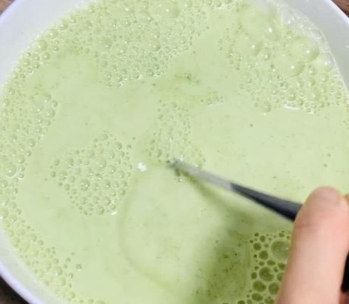 黄瓜的新做法,只需要用筷子搅一搅,拌一拌,比凉皮还好吃