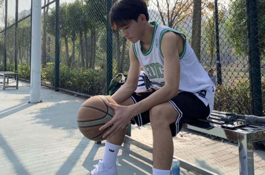 李梅|11岁男孩身高有170公分,医生此物是身高的“加速器”,宜多吃