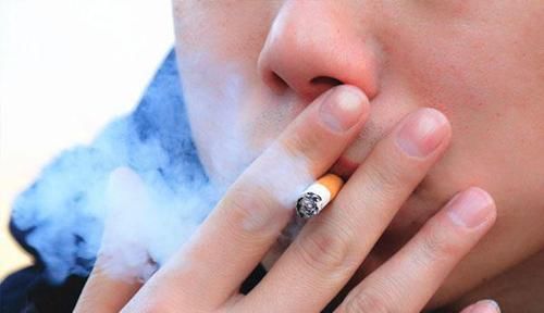 吸烟者,若身体此处出现“凸起”时,或是肺在求你戒烟,别再抽了