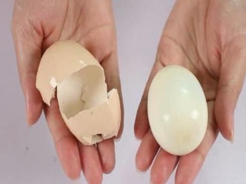 蛋壳|煮鸡蛋时,不要只用清水多加这1步,鸡蛋又香又嫩营养高