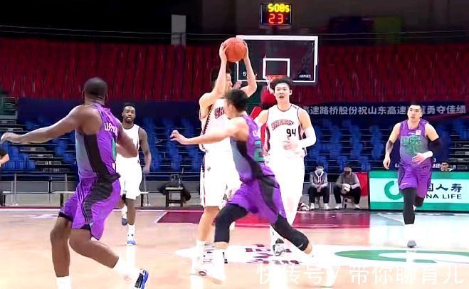 崩盘|开局33-0!山东首节崩盘太意外 王哲林13+6超强硬 李春江棋高一招
