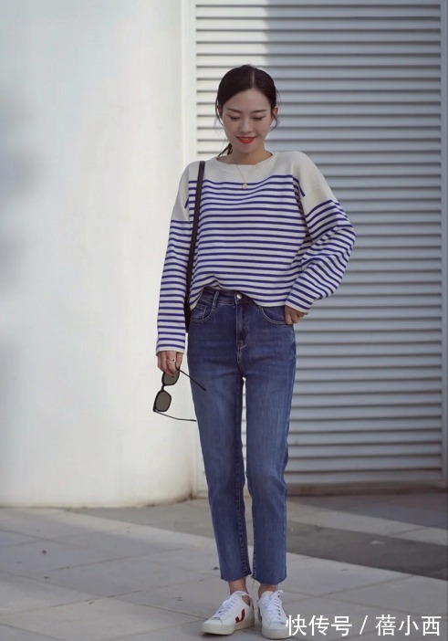 时髦|今秋“奶奶衫+牛仔裤”火了,洋气不说还显瘦,时髦精最爱!