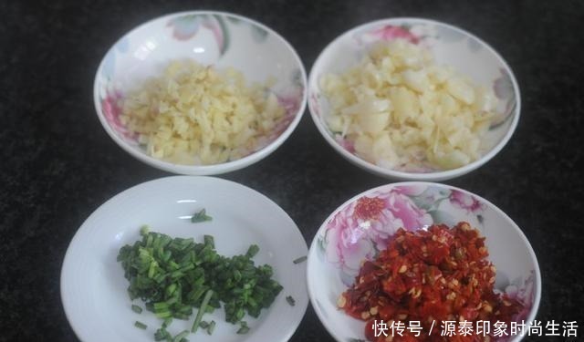 女人必吃这“碱性食物”，清肠排便，嘴巴不臭，头发也乌黑亮丽！