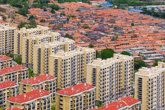 小县城|在小县城,用25万买小产权房和七十万买个商品房,选择哪个好