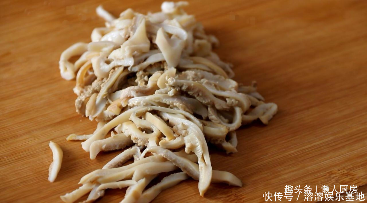 凉拌|夏天最爱吃的凉拌菜,2根芹菜,一点大蛏王,教你做一盘凉拌蛏子