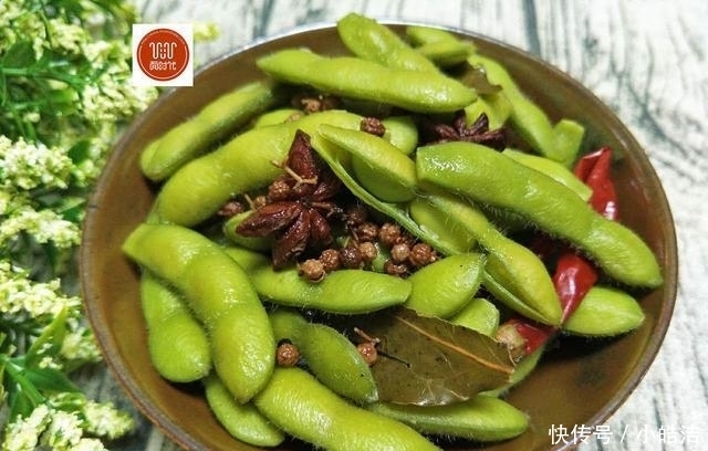 美食生活|教你这样煮毛豆,个个翠绿还入味,比大排档的煮毛豆好吃百倍!