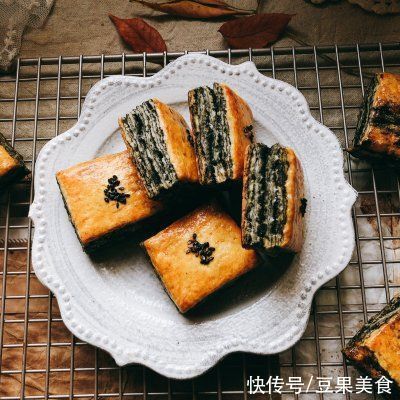 「香浓养生」黑芝麻千层司康｜酥松绵润