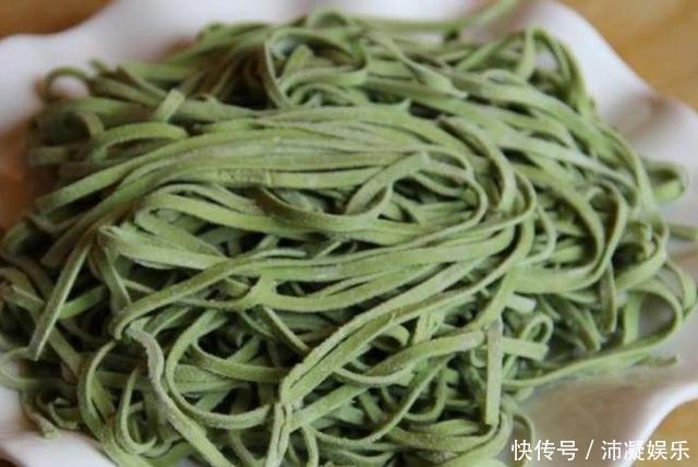 领导来家吃饭,婆婆只做一碗面条招待,端上桌领导笑开了花!