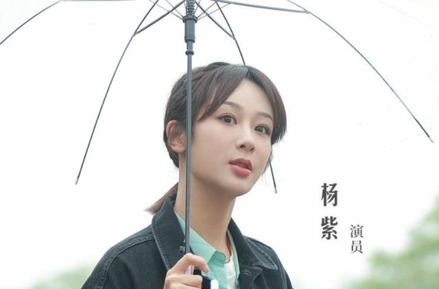 特殊待遇|“向往5”新全员海报，杨紫享有C位待遇，与张艺兴的距离成焦点