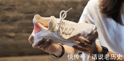 运动鞋 这是什么神仙运动鞋!显高显腿细,像穿袜子一样轻!