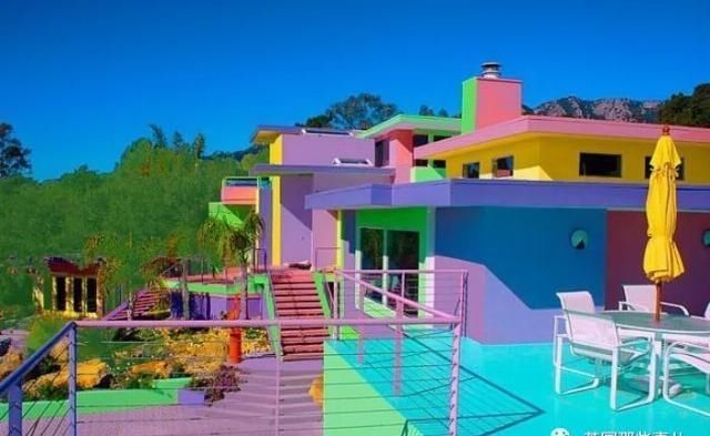 色彩|美国艺术家把自家改造成彩虹屋这色彩,意外的辣眼好看啊