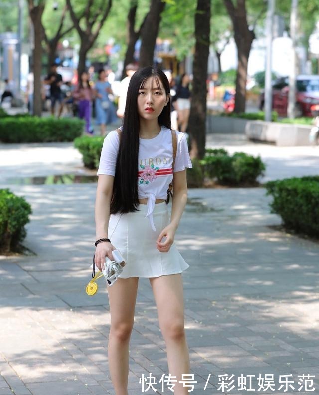 选择|短裙也一样配T恤,选择减龄个性款式,让造型轻松突显