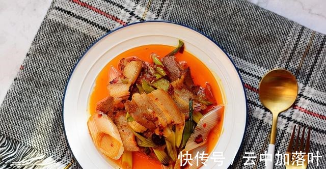 调味料|好吃下饭的回锅肉，炒好的肉片色泽亮丽，吃起来香而不腻！