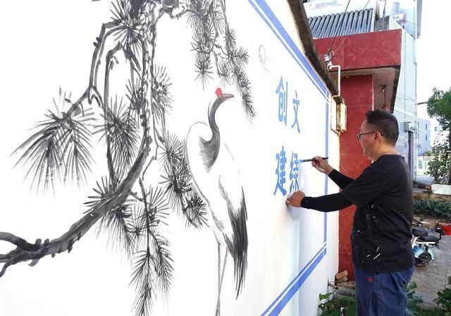 张建军!南华8名画家书法家手绘壁画 助力文明城市创建