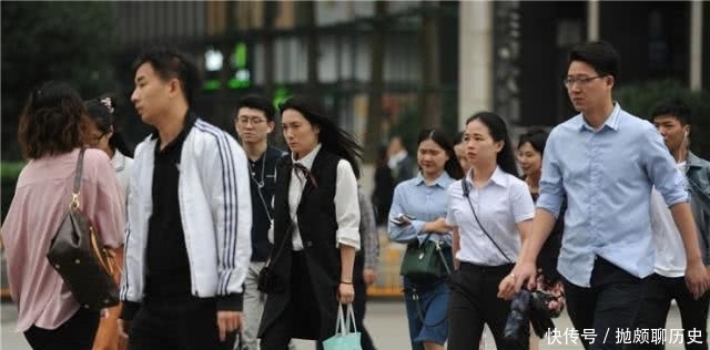 老祖宗|为何现在的亲戚不亲了?老祖宗的两句俗语说清楚了,句句扎心