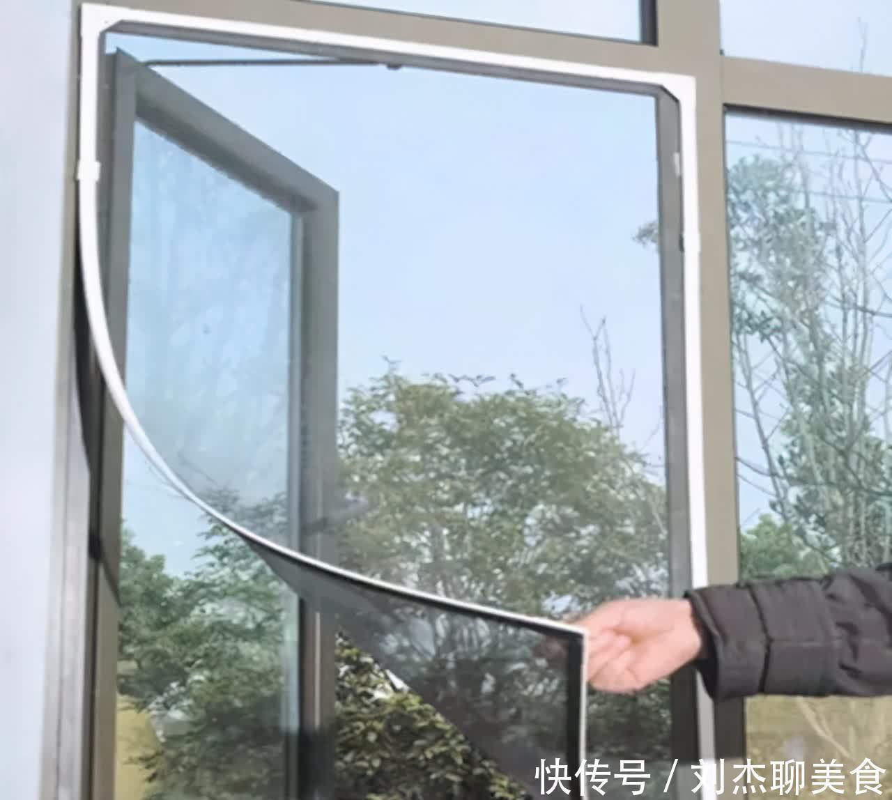 手残党|别再装“鸟笼式”防盗窗,如今流行这样装,安全防盗不遮光 !