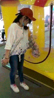 |搞笑GIF段子:挺好玩啊,就是闪现的俩人有点笨笨的