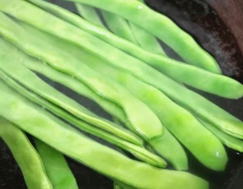 不瞒你说这菜最低8块一斤,买了别心疼,钙是鸡蛋的6倍,补钙质,身体变强壮