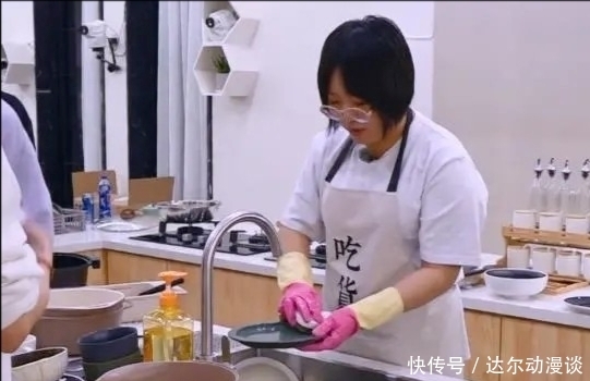 舒淇 《桃花坞》第一顿晚餐后,李雪琴花2个小时洗完所有餐具